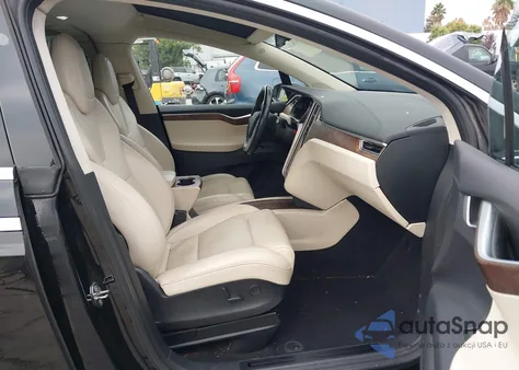 2017 Tesla Model X 100D/75D/90D z USA, uszkodzony, nr VIN 5YJXCBE27HF079059